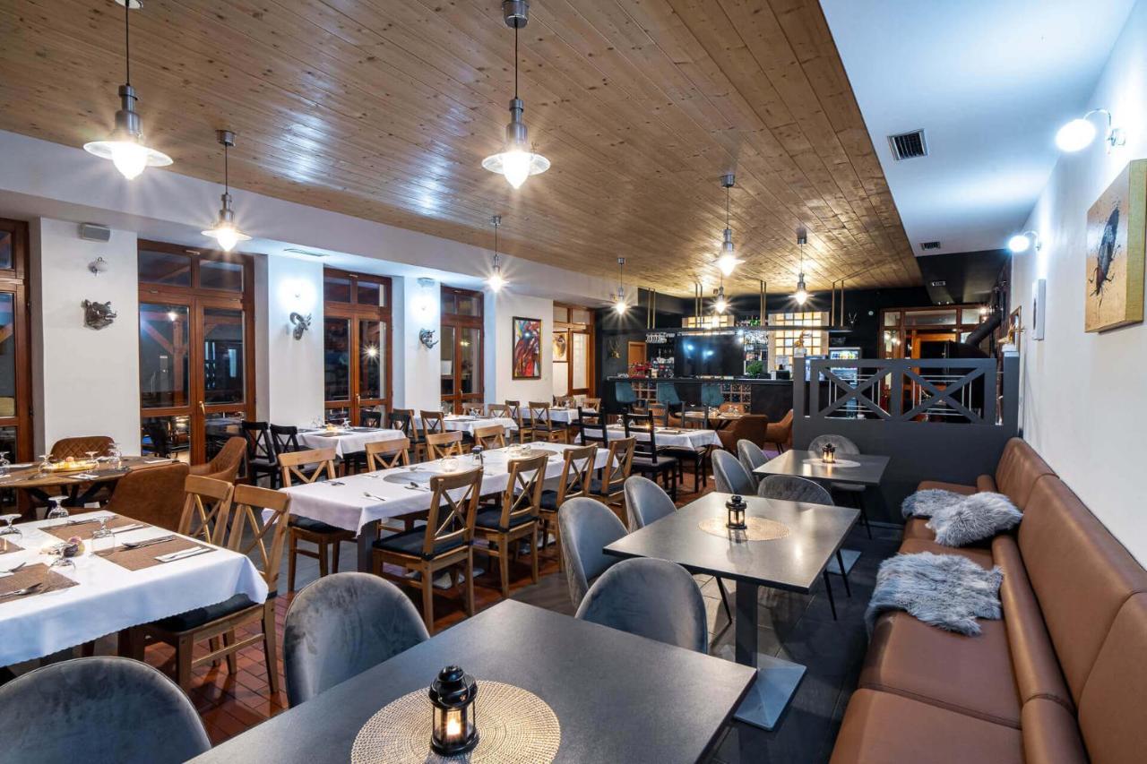 Red Deer Hotel Брезно Екстер'єр фото