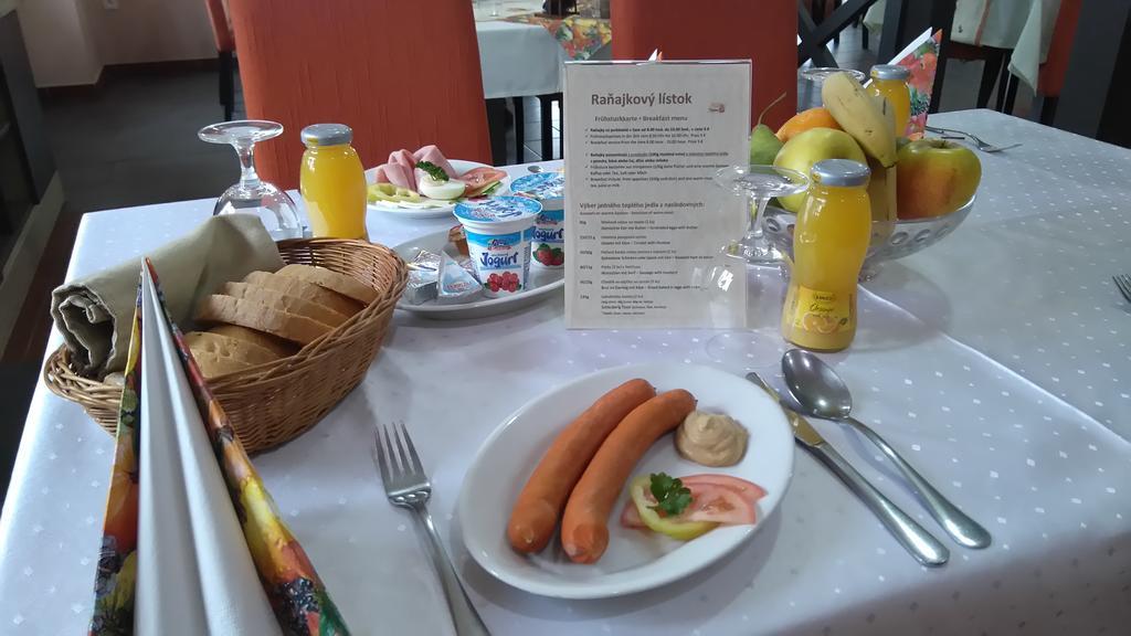 Red Deer Hotel Брезно Екстер'єр фото